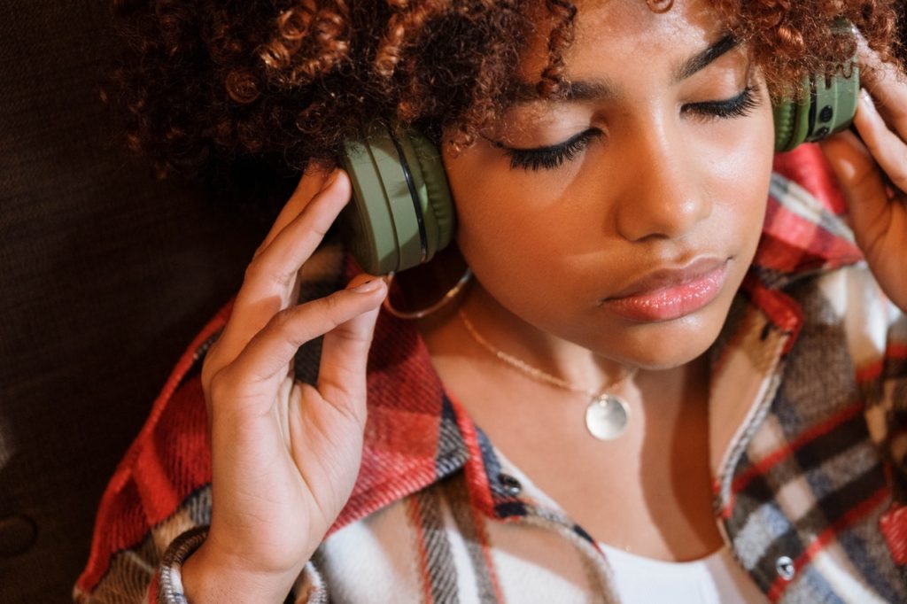 woman listening to her self-hypnosis pain management session