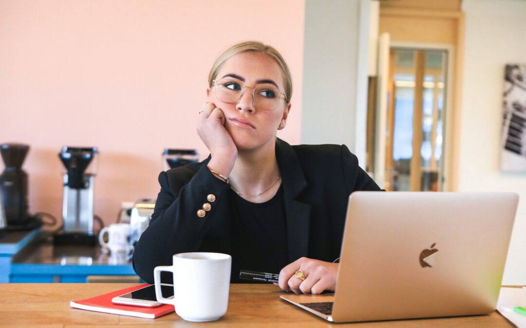 woman procrastinating at work in front of her computer